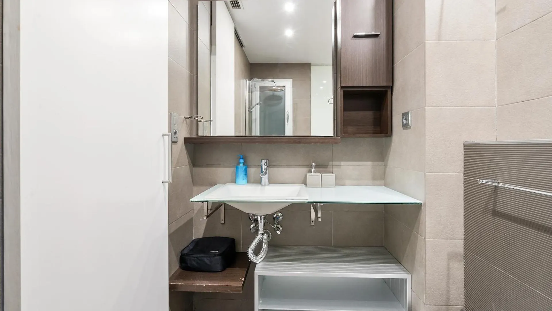For Couples, Families And Groups, Barcelona Center Apartment